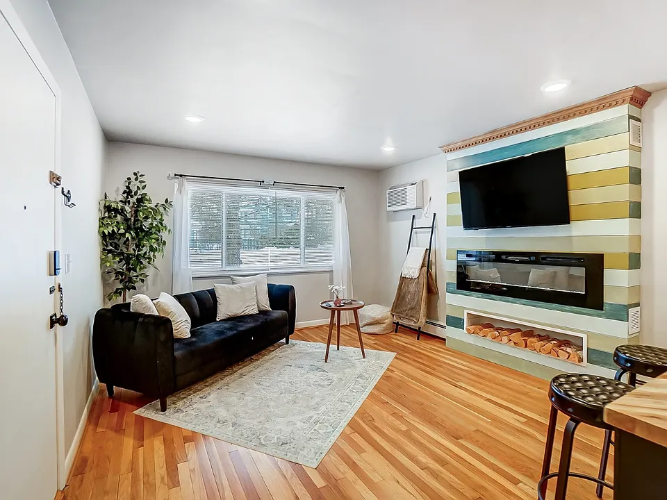 6159 Ridge Ave #2