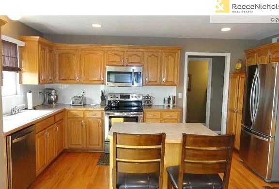 4th image of 2648 NE Horseshoe Dr