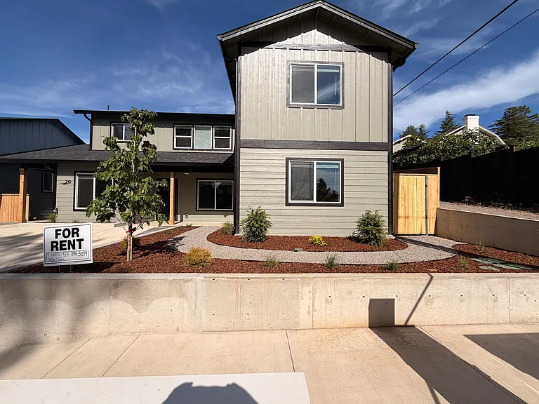 210 Academy Pl #2 — Photo 1