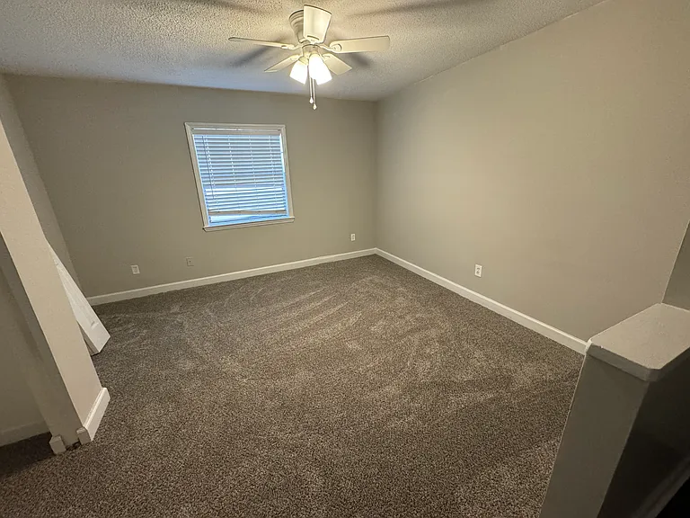 Avery Close Condominiums — Photo 62