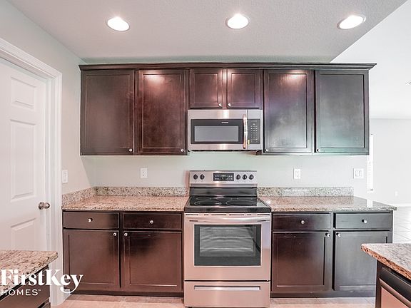 5th image of 1137 SW 30th St