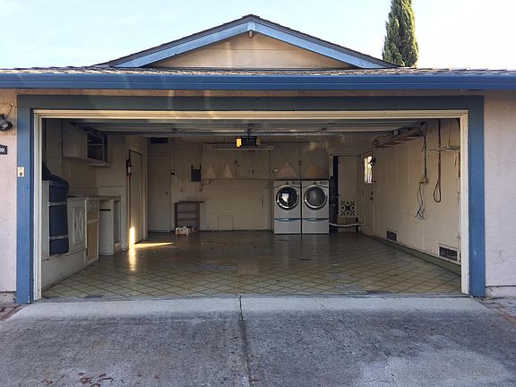 2nd image of 1550 Sawleaf Ct
