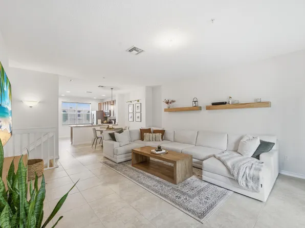 1923 Via Granada, Boynton Beach, FL 33426