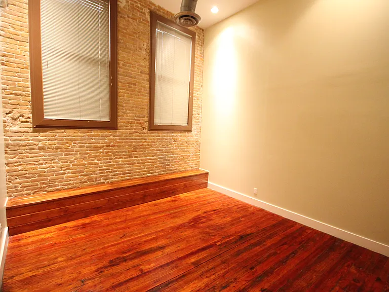 321 S Flores St #104 — Photo 31