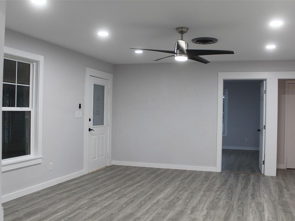 1st image of 807 Depot St
