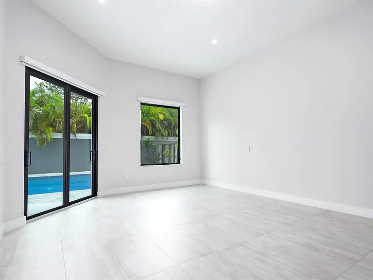 5663 Brookfield Cir W — Photo 32