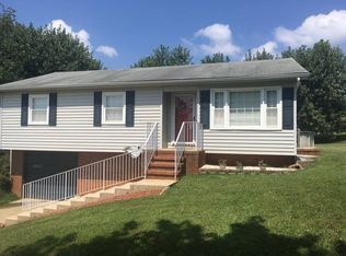 127 Woodcreek Dr, Mount Airy, NC 27030