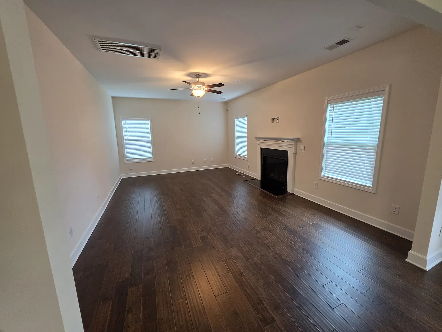 4 bed, 2.5 bath, 2795 sqft, $2,375 — Photo 3