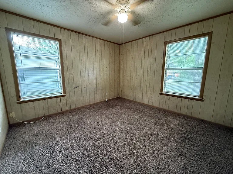 503 E Dean Ave — Photo 6