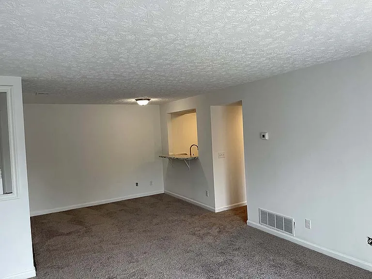 Camelot East Apartments — Photo 21