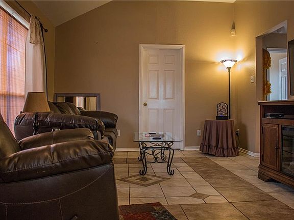 4th image of 2202 Brookview Dr