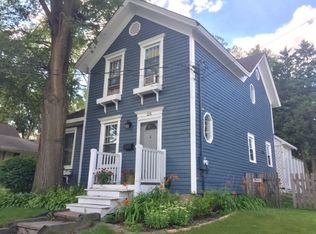126 Raymond Ave, Barrington, IL 60010