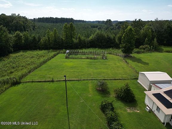 5th image of 1077 Evergreen Rd