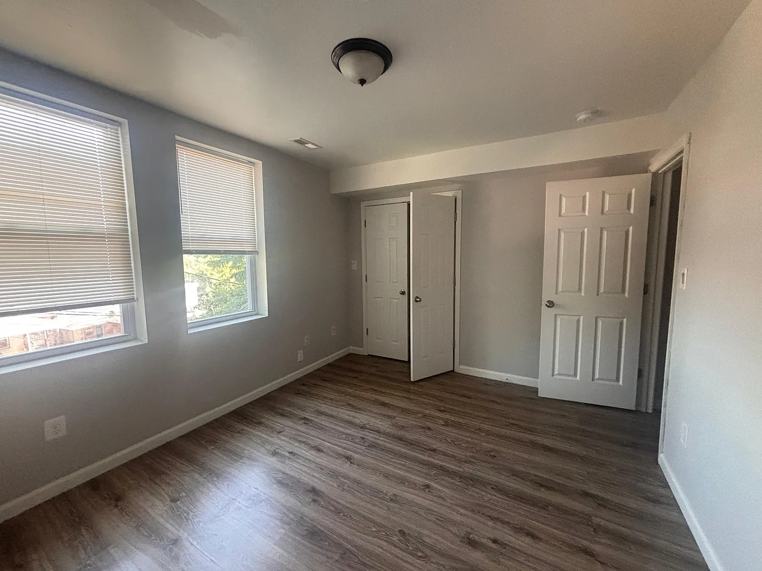 5 bed, 2432 sqft, $4,995 — Photo 3