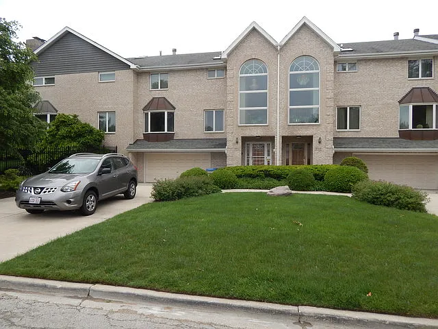 8150 S Prairie Ave photo 1