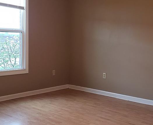 3rd image of 112 Mallory Ct APT 2