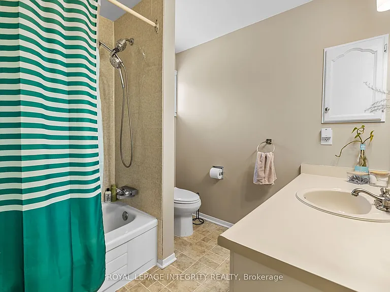 1090 Chablis Park — Photo 15