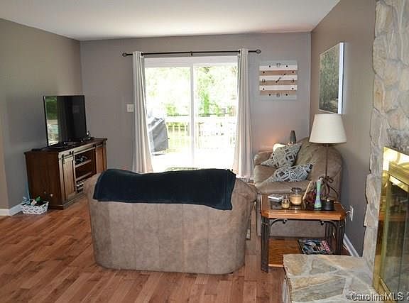 5th image of 7900 Park Vista Cres