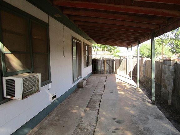 2nd image of 1444 Dallas St