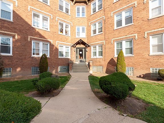 3rd image of 4816 W Hutchinson St APT 4B