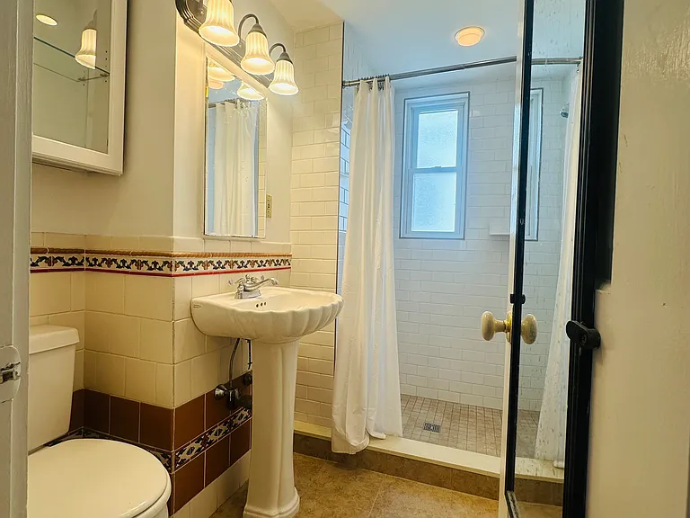 46 Hunting St #2 — Photo 9
