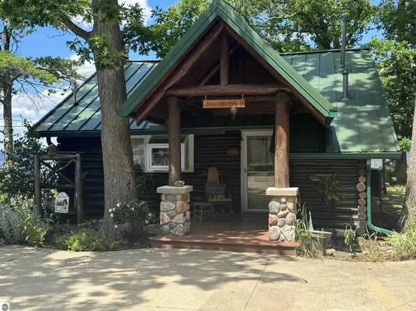 327 Sheridan Dr #A, Prudenville, MI 48651