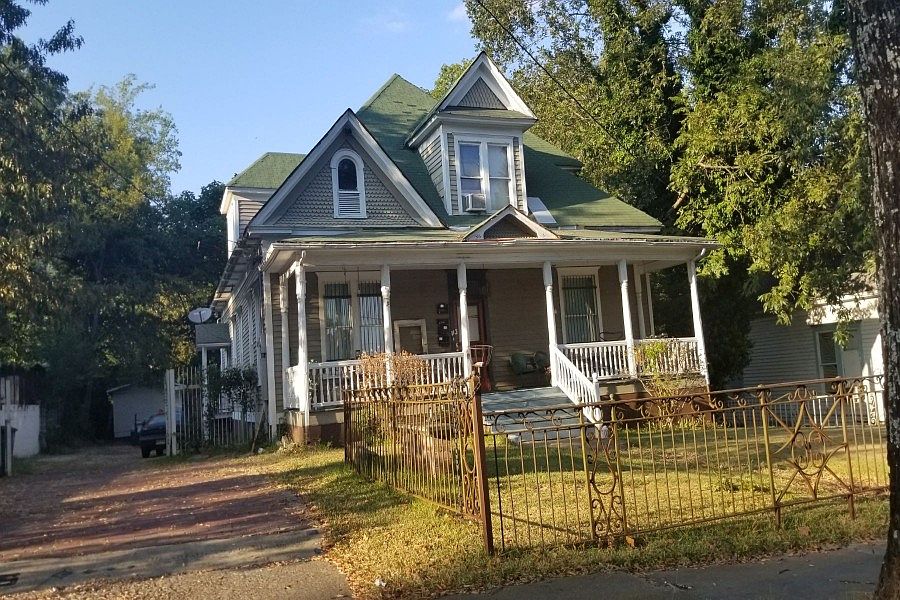 1st image of 1006 W Grand Ave