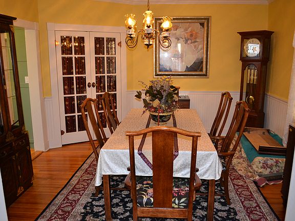 4th image of 8 King Charles Pl