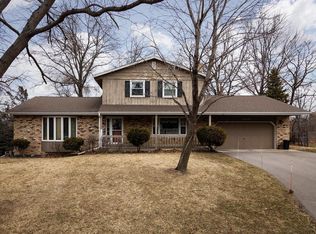 11818 Dunhill Rd, Eden Prairie, MN 55344