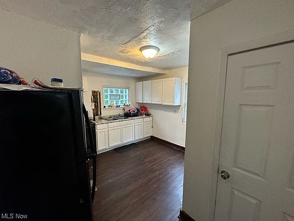 5th image of 10730 Greenlawn Ave