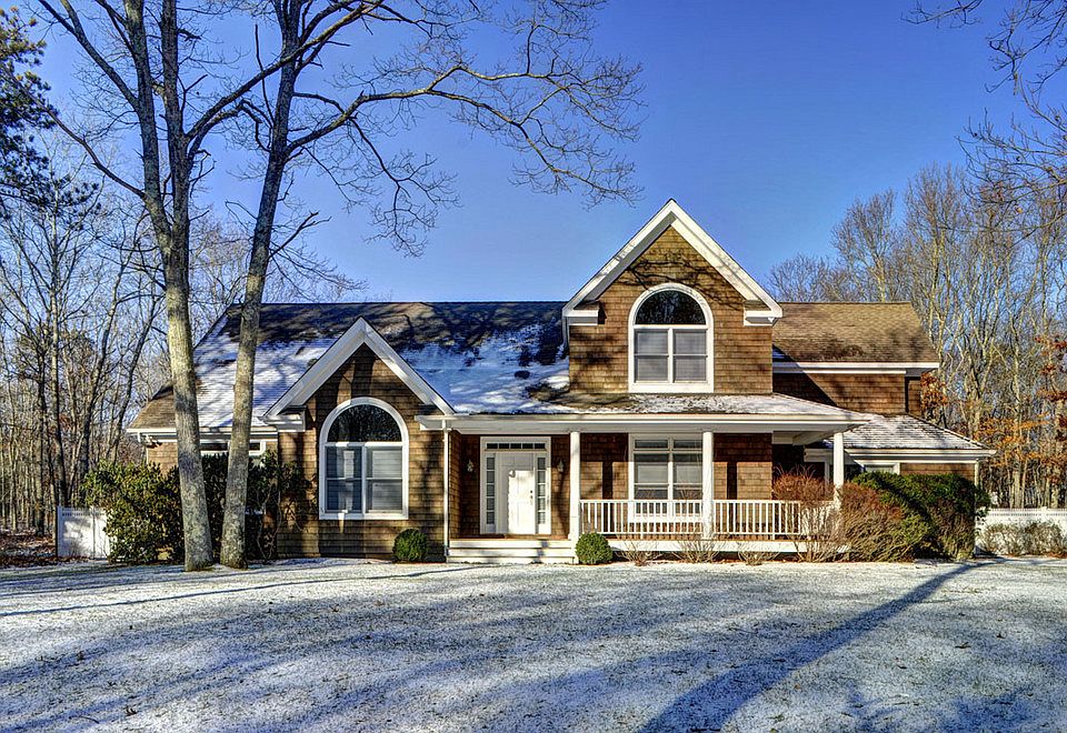 1st image of 19 Surrey Ct
