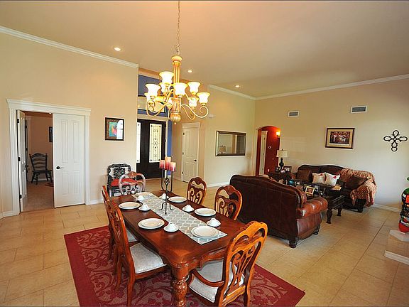 3rd image of 5712 Valley Oak Dr