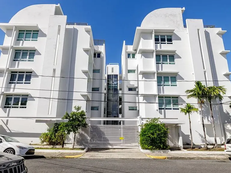 Apt 304 Atlantic Court Apartments 59 C San Miguel — Photo 1