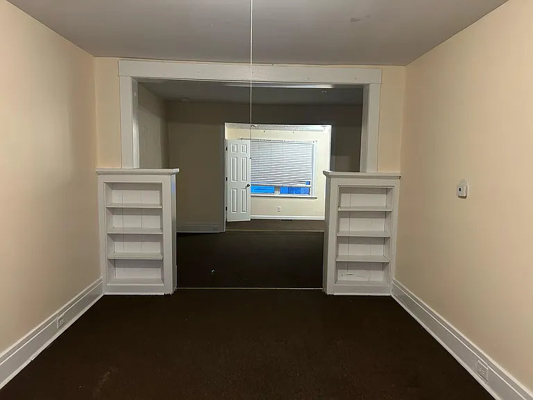 934 Kensington Ave — Photo 3