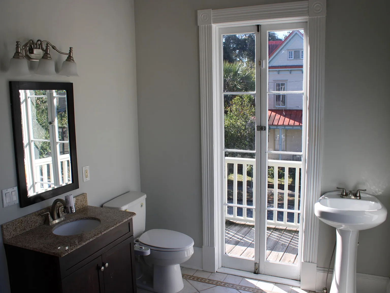 4 bed, 2.5 bath, 2404 sqft, $4,600 — Photo 2