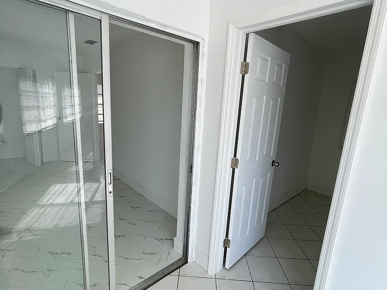 7200 NW 77th St — Photo 31