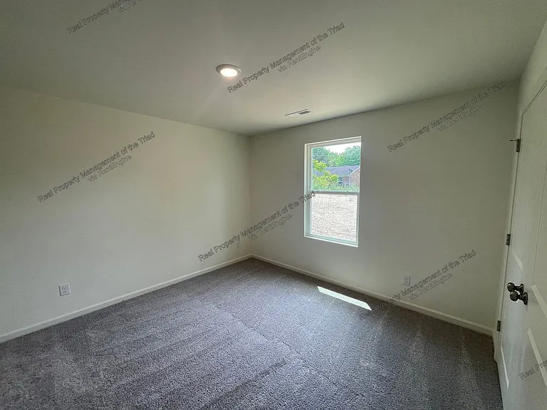 305 Pearson Dr — Photo 12