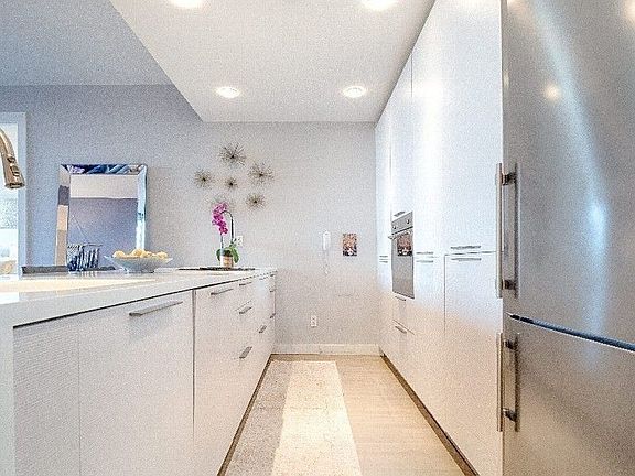 3rd image of 5-19 Borden Ave #3D