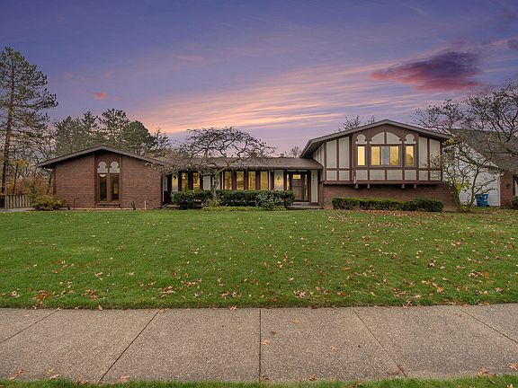 2nd image of 1960 Lockmere Dr SE