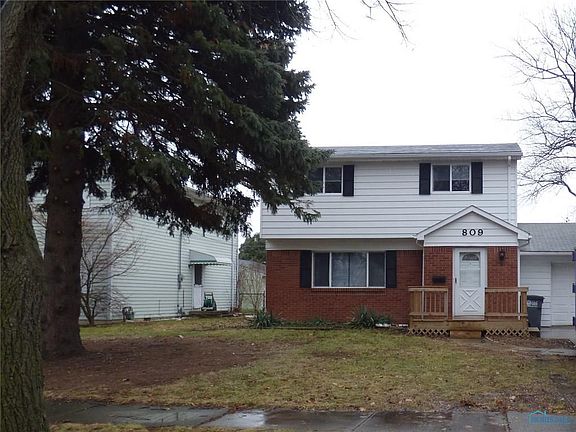 3rd image of 809 Woodlawn Dr