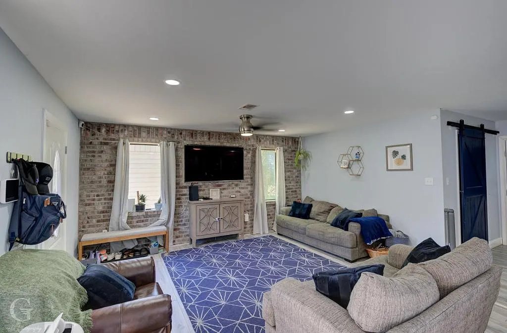 3415 Horseshoe Trail — Photo 3