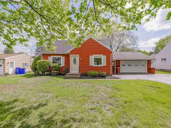 17 Charmaine Rd, Rochester, NY 14624