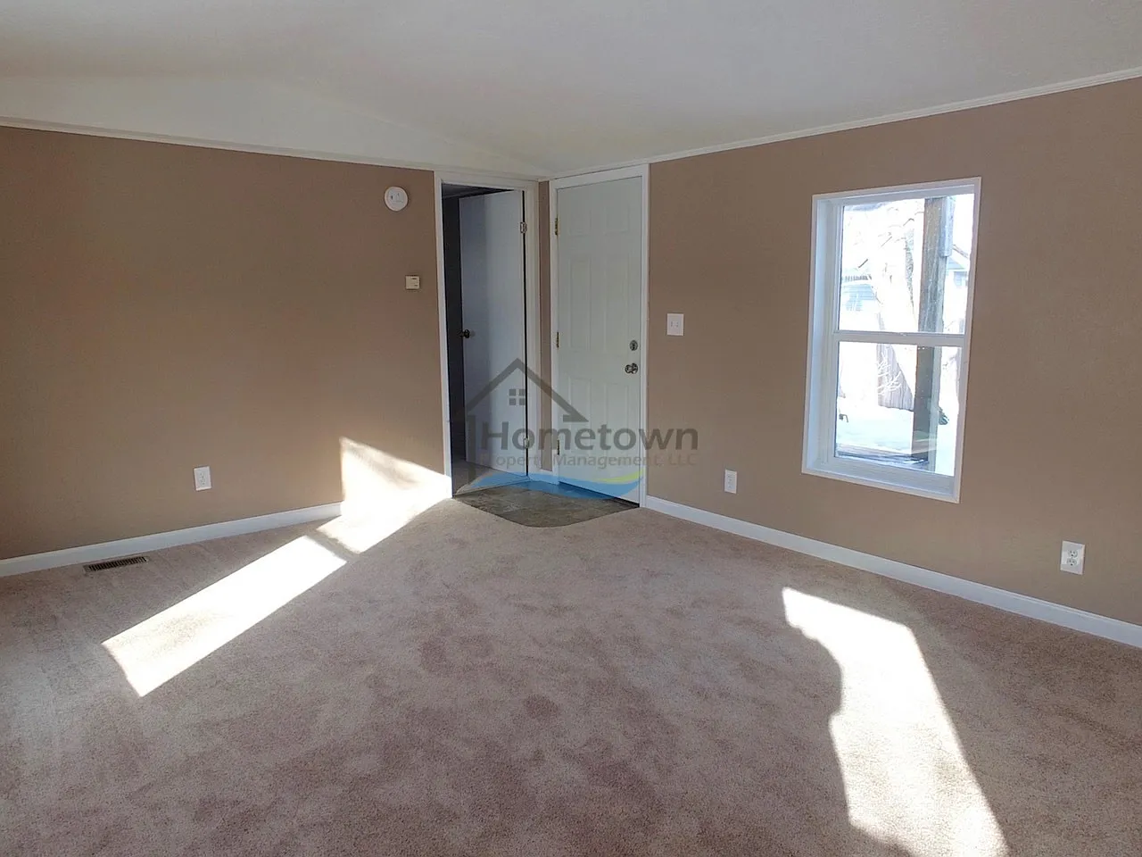 Beautiful & Clean 2 Bed 1 Bath Manufactured Home in Spirit Lake — Photo 3