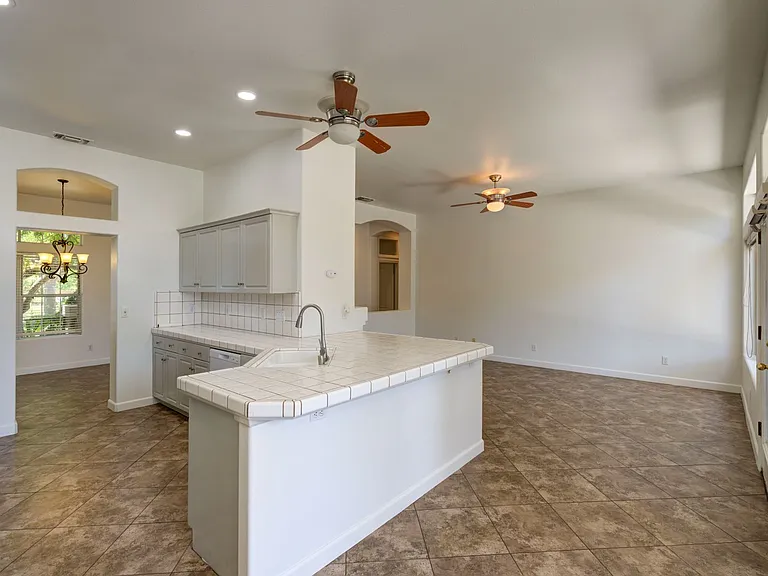 5508 W Bluff Ave — Photo 10