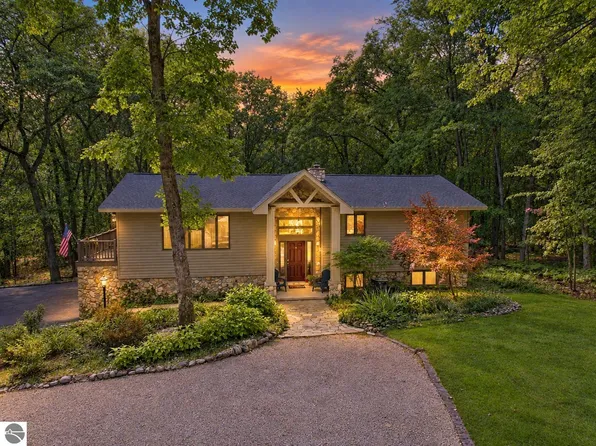4954 Timber Lawn Ct, Cadillac, MI 49601