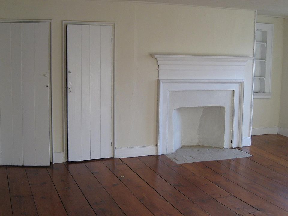 2nd image of 12 Front St #E