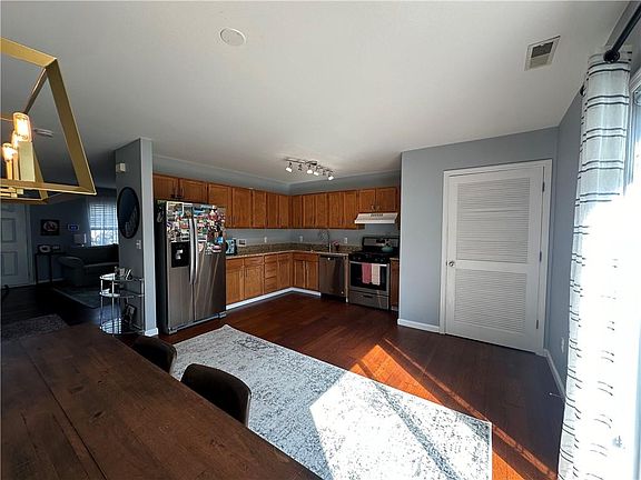5th image of 620 Crab Apple Ln