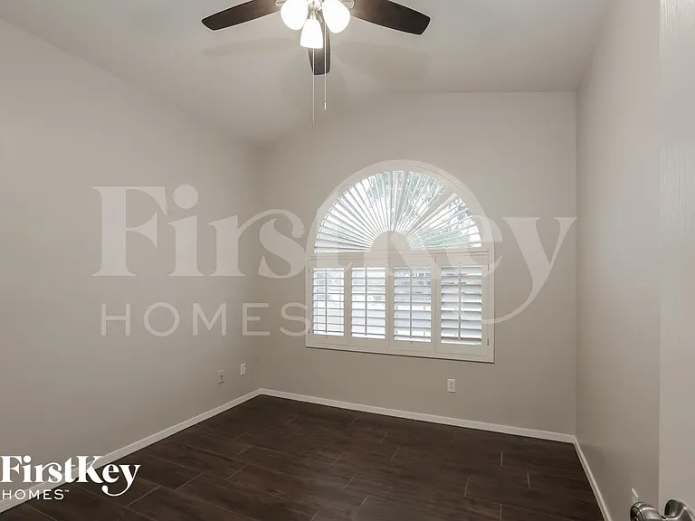 1027 W Samantha Way — Photo 11