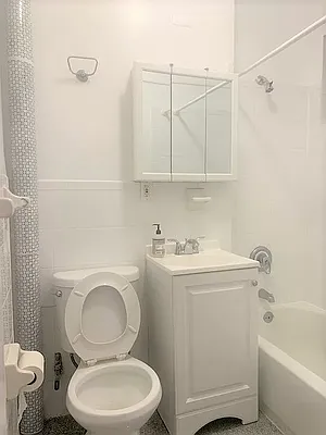 Rented by Current Real Estate Advisors | media 11