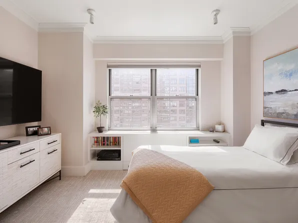 360 East 72nd Street image 16 of 19